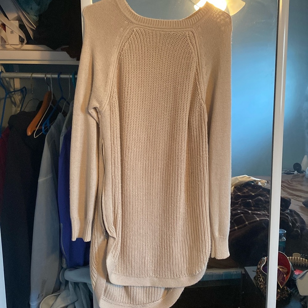 Long sleeve shirt with zippers on side